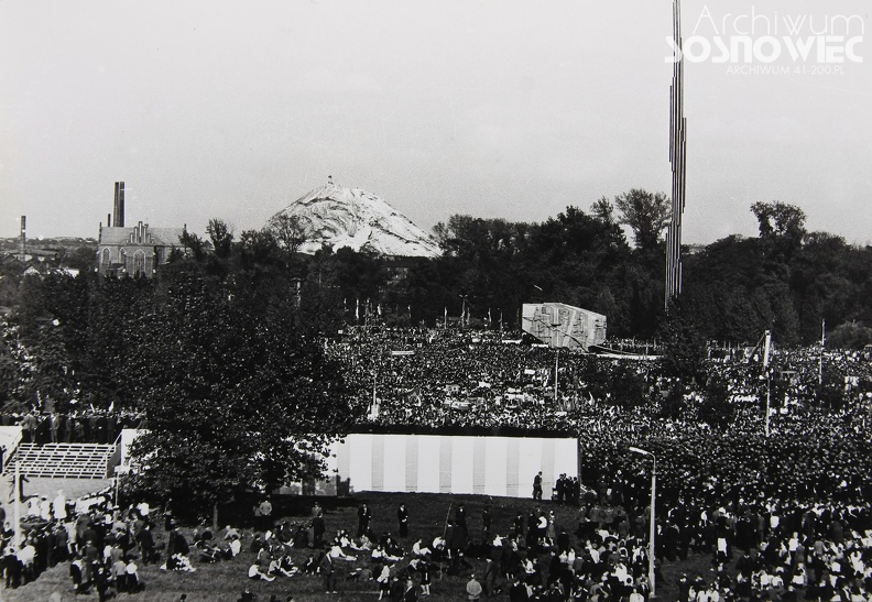 1967 Odsłonięcie Pomnika Czynu Rewolucyjnego w Parku Sieleckim, 1967 r..jpg
